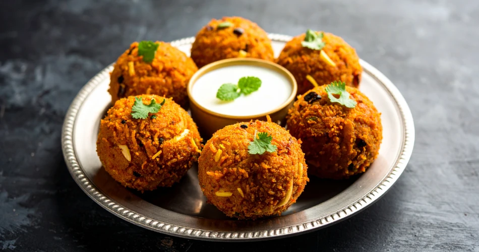 Savoring Jaipur: Best Traditional Rajasthani Thalis You Must Try